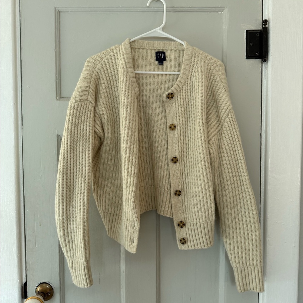 GAP Women's Beige Cardigan Sweater